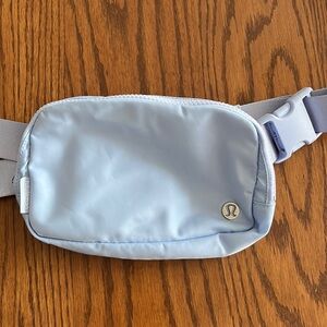 Lululemon 1L belt bag